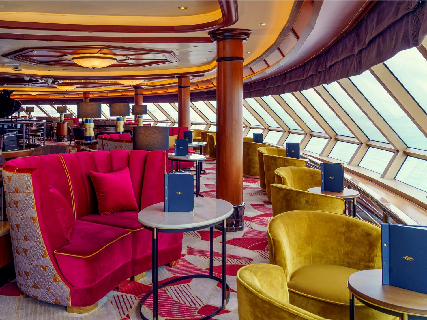 Commodore Club on Queen Elizabeth