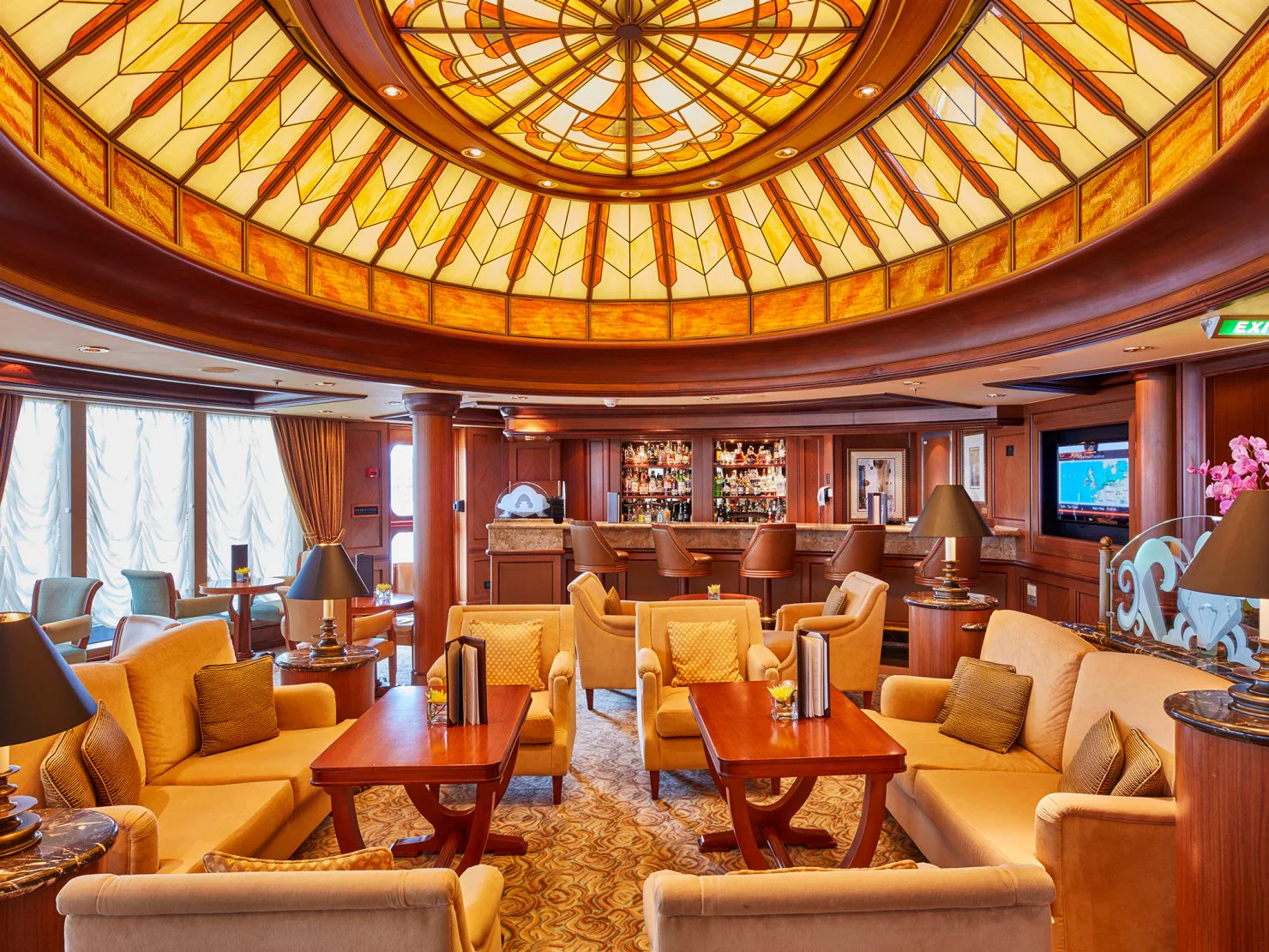 Grills Lounge on Queen Elizabeth